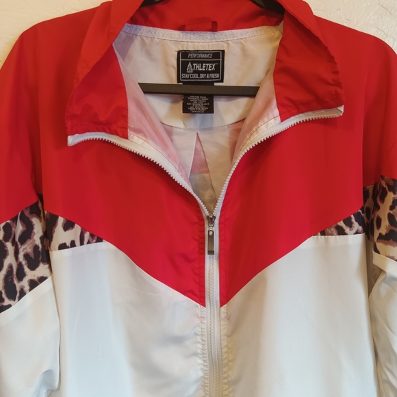 Stylish Red and White Women's Jacket Possibly Vintage - Picture 5 of 10